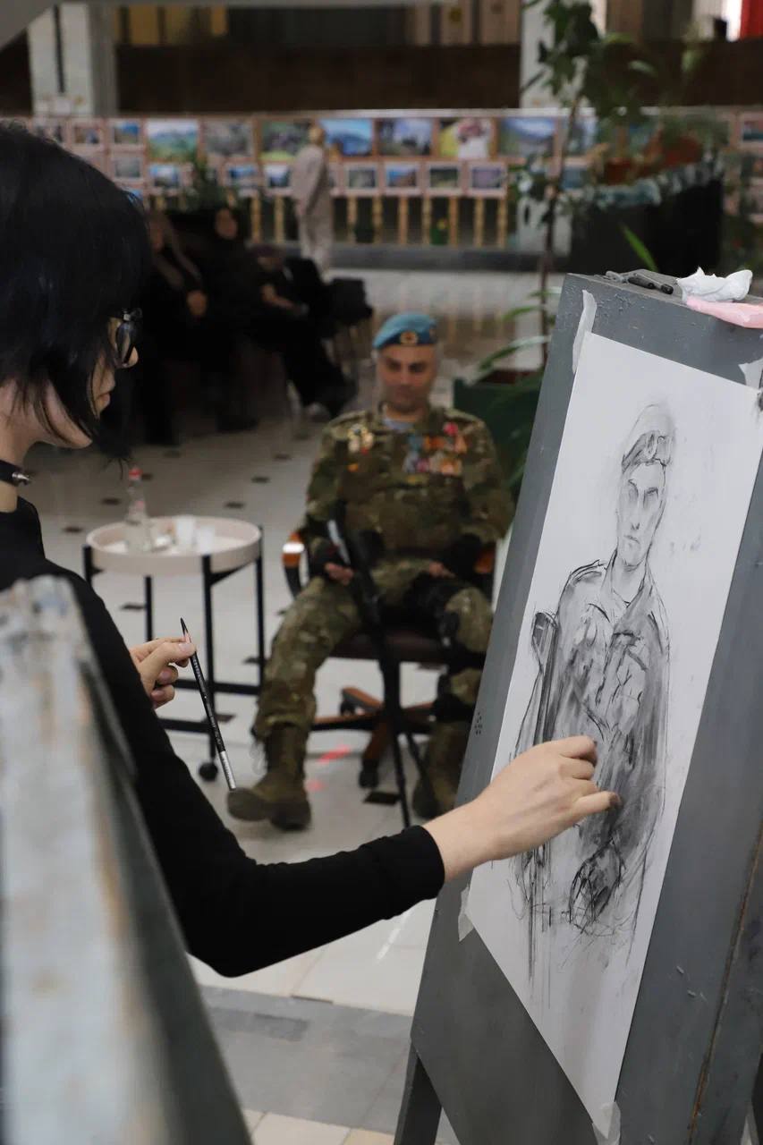 В Дагестане прошла Всероссийская патриотическая акция «ПОРТРЕТ ГЕРОЯ».